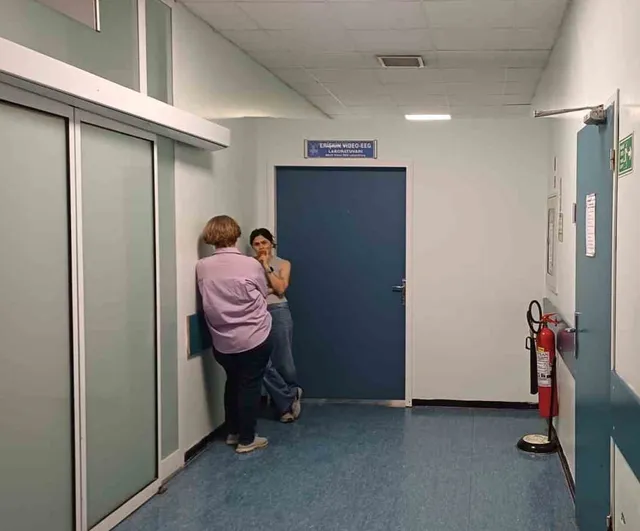 Veli Ağbaba pazar sırasında fenalaştı, hastanede tedavi altında