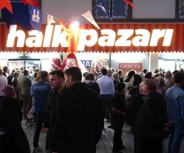 Yakutiye'de halk pazarı projesinin 15. şubesi törenle açıldı