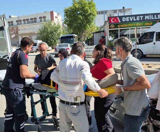 Yaya geçidinde kadın sürücünün çarpması sonucu yaralandı