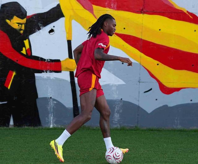 Yeni güç sahada: Rafael Leao ilk idmanda takımla buluştu
