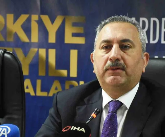 Yük olmamak sorumluluğu: Abdulhamit Gül'den teşkilata uyarı