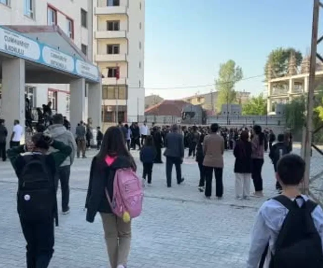 Yüksekova’da okullar açıldı: 30 bin öğrencinin yeni dönem heyecanı