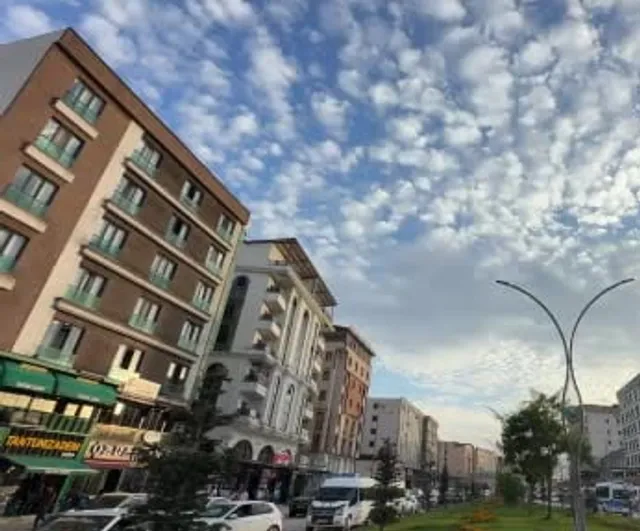 Yüksekova semalarında nadir sirrokümülüs gösterisi