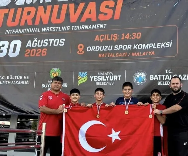 Yunusemre altyapısı Malatya'da parladı: minik güreşçiler 4 madalya kazandı