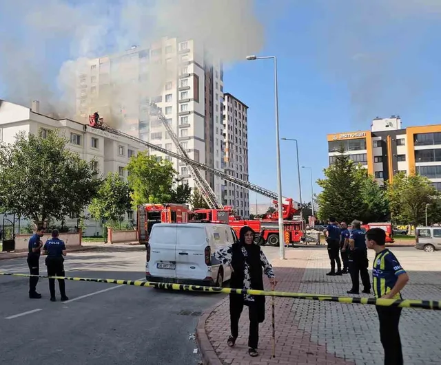 Yurt çatısında yangın: Kayseri'de ekipler müdahalede