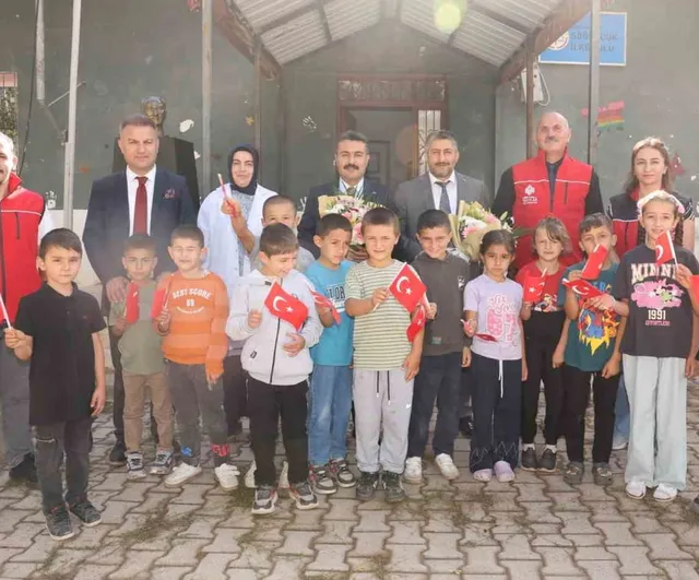 Yüzyıllık vakıf geleneği Sivas'ta köy okullarına kırtasiye desteği sağladı