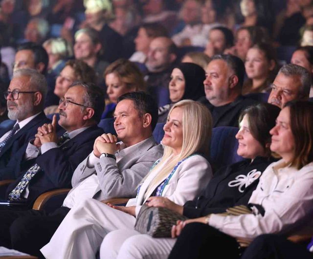 Zeki Müren kendi sesinden vasiyetiyle Bursa'da yad edildi