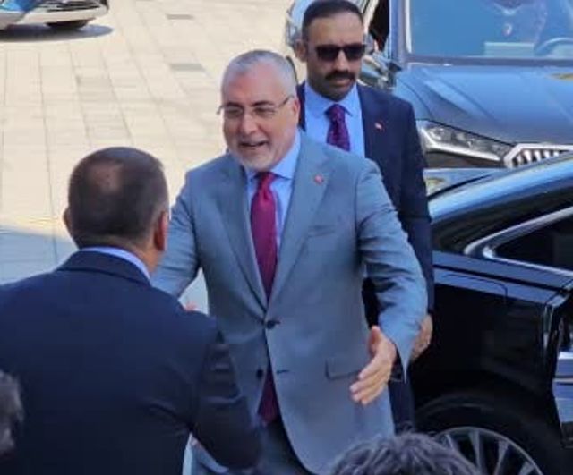 Zonguldak'ta bakan Işıkhan'dan valilik ve parti temasları