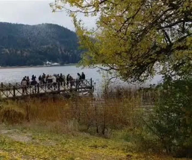 Abant'ta ekimde iki mevsimin buluşması