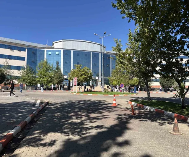 Adaylar memuriyet umuduyla KPSS ön lisans oturumunda ter döktü