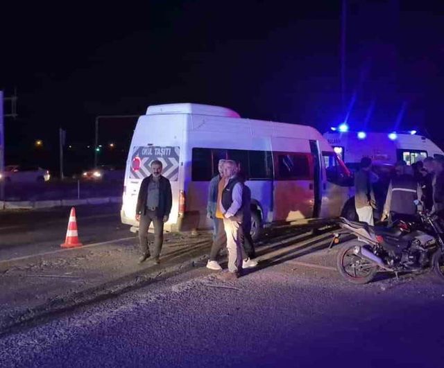 Adıyaman'da yol ayrımı kavşağında kaza: 12 kişi tedaviye sevk edildi
