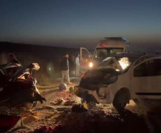 Alaca-Zile yolunda çarpışma: iki araçta 5 kişi yaralandı