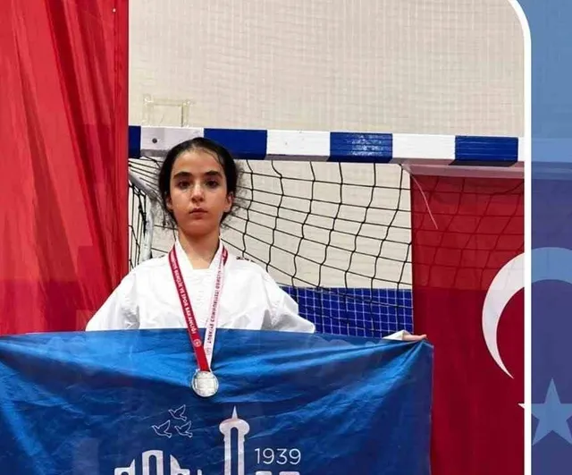 Antakya Belediyesi karate takımı kürsüye 20 madalyayla çıktı