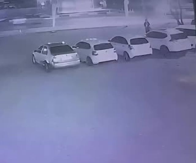 Antalya Serik'te galeride kundaklama: 6 araç kullanılamaz hale geldi