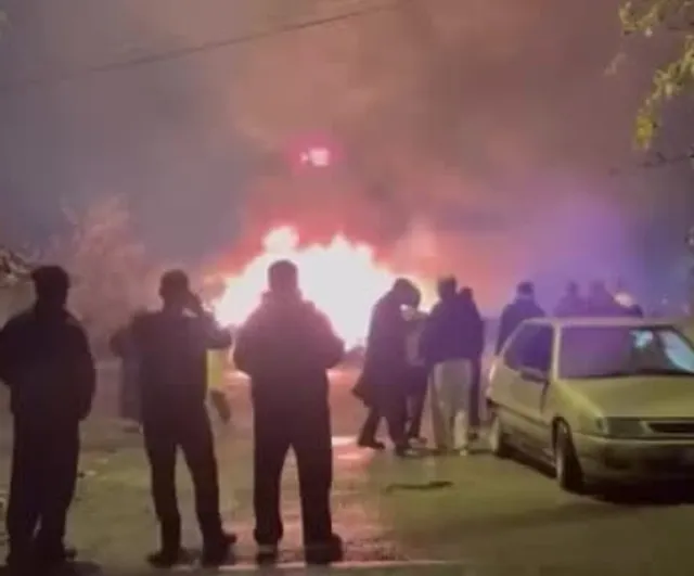 Arnavutköy’de çiçek dükkanında çıkan yangın kısa sürede kontrol altına alındı