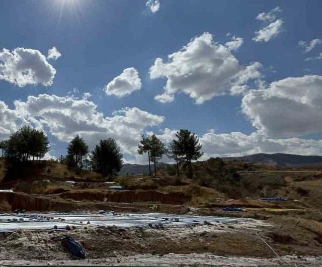 Asırlık yöntemlerle çıkarılan tuzun hikayesi: Kozluk'tan sofralara