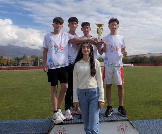 Aşkale'den kros çıkışı: bölge üçüncüsü ve Türkiye yarı finaline giden sporcu