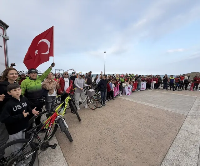 Atakum sahilinde 103. yıl coşkusu: pedal sesleriyle Cumhuriyete selam