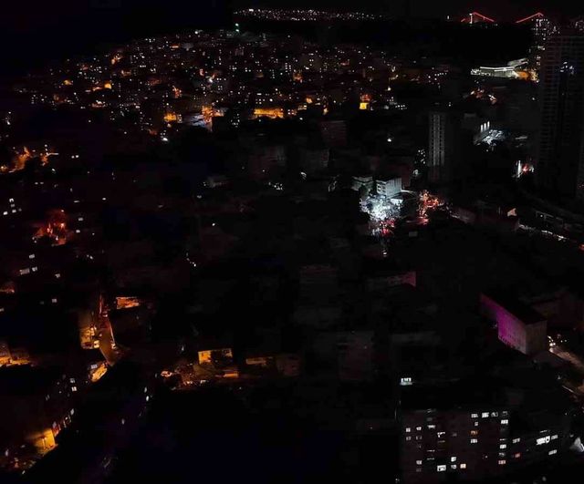 Ayazağa gecesinde karanlık ve farlarla süren kurtarma