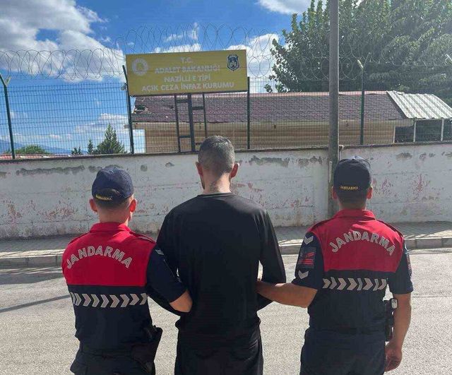 Aydın’da aranan iki kişi adli işlem sonrası cezaevine teslim edildi