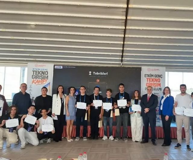 Aydınlı öğrenciler fikirleriyle İzmir teknoloji kampında birinciliğe imza attı