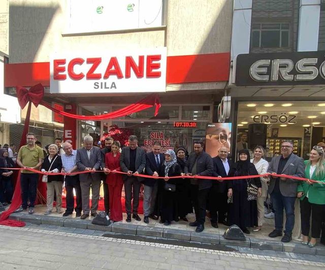 Babası izinden yürüdü, eczanesini gözyaşlarıyla açtı