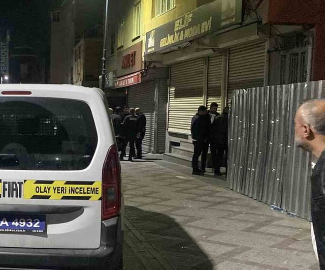 Bağcılar'da pazar caddesi'nde silahlı saldırı: bir kişi yaşamını yitirdi