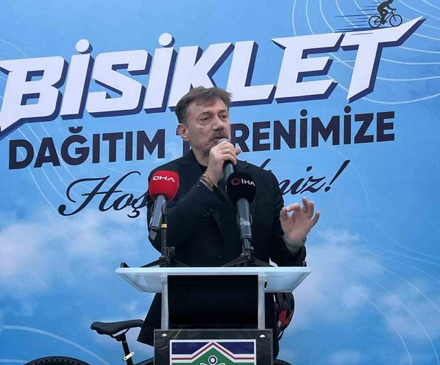 Bahçelievler'de 100 çocuğun yüzü bisikletle güldü