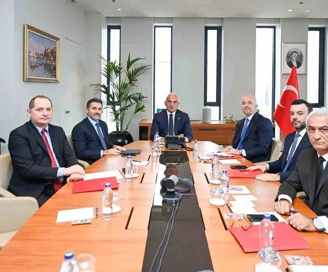 Bakan Ersoy ile THY iş birliğiyle turizmi yılın tamamına yayma planı