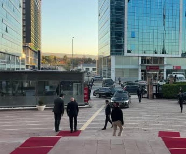 Bakan Tekin CHP genel merkezinde Kılıçdaroğlu ile görüşüyor