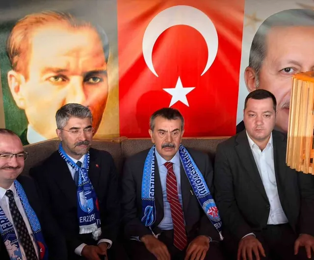 Bakan Tekin'den sosyal medyada çocukların korunması çağrısı