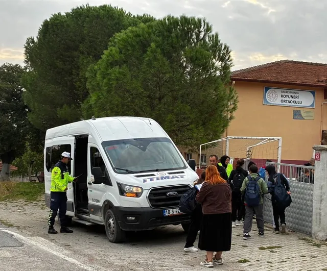 Balıkesir'de jandarmadan okul çevrelerinde geniş kapsamlı denetim