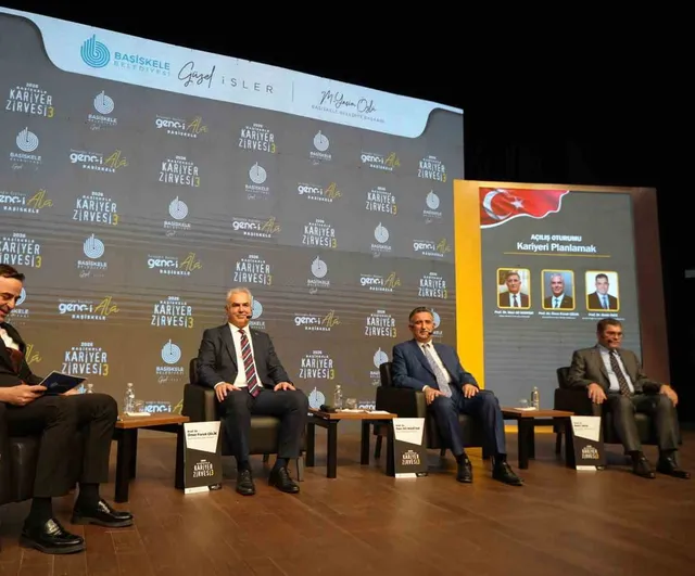 Başiskele’de gençlere kariyer rotası çizen zirve sürüyor