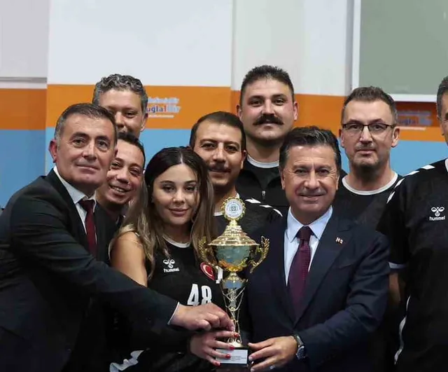 Belediye çalışanları cumhuriyet ruhunu sahada pekiştirdi