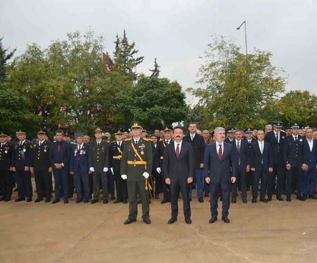 Besni'de cumhuriyet coşkusu hükümet konağı önünde başladı