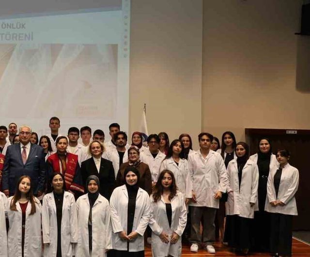 Beyaz önlükle mesleğe ilk adımını atan öğrenciler Düzce'de buluştu