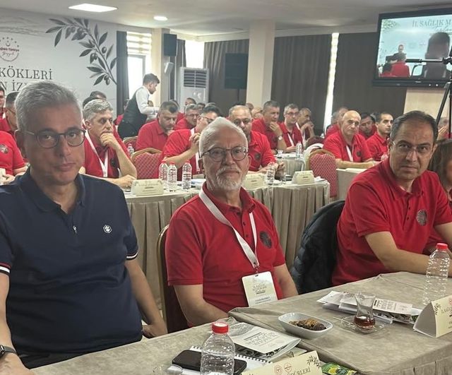 Bildirici, 'Koruyan, Geliştiren ve Üreten Sağlık' gündemiyle İzmir'de il müdürleriyle buluştu