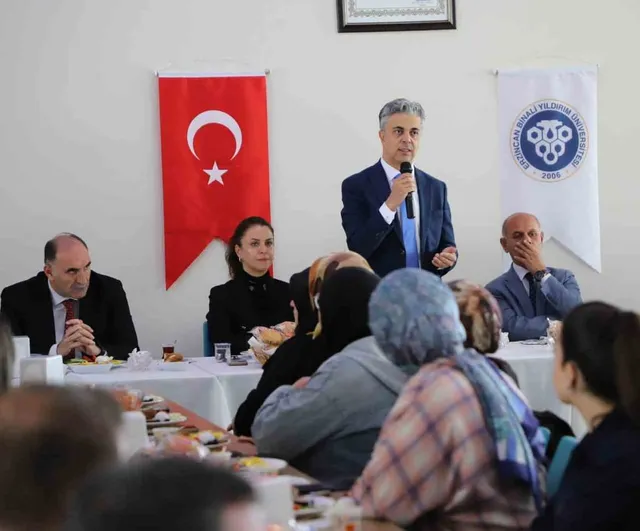 Birlik ve emek vurgusu: rektör Kuyrukluyıldız işçi personeliyle kahvaltıda buluştu