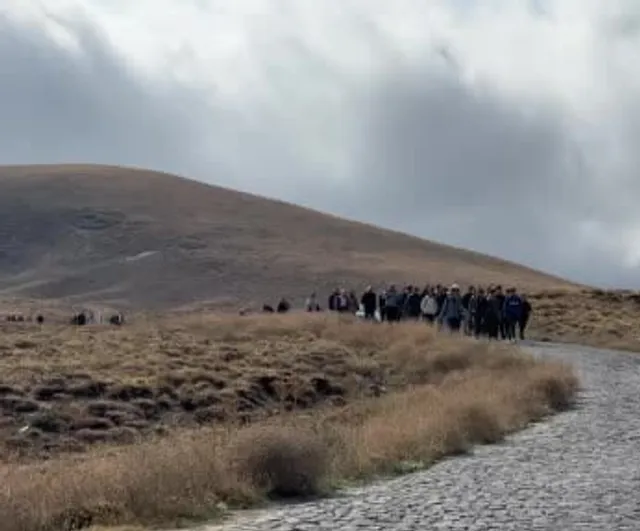 Bitlis Maarif Ailesi Nemrut kalderasında birlik ve çevre bilinci için yürüdü