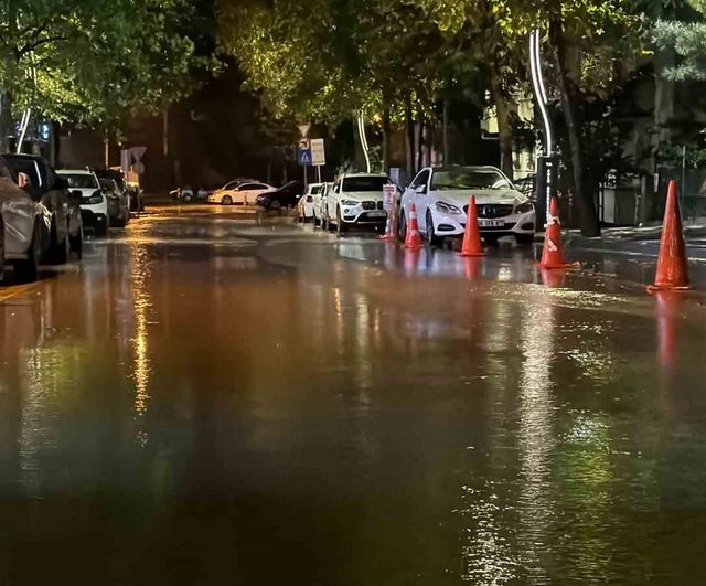 Bolu'da gece sağanağı hayatı aksattı