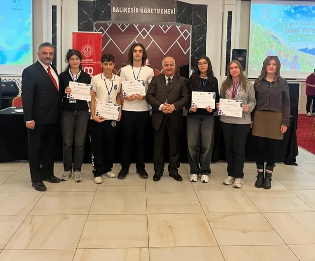 Burhaniye'nin gençleri çevre bilgi yarışmasında Balıkesir ikinciliğini kazandı