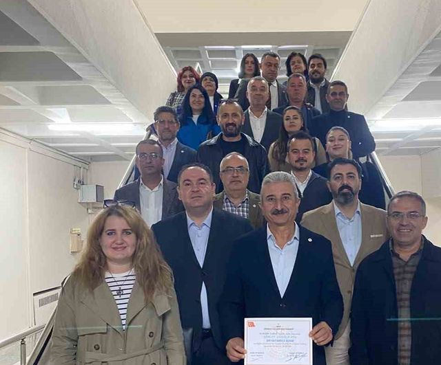 Bursa siyasetinde yeni dönem: Yeşiltaş il başkanlığına başladı