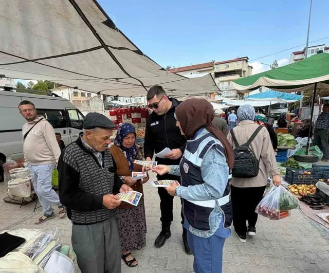 Çal'da emniyetin broşürlü uyarısı: trafikte hız, dolandırıcılıkta dikkat