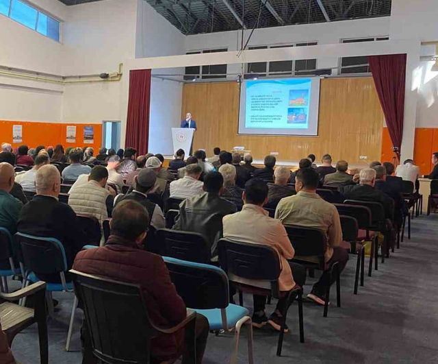 Camiler sosyal dokunun merkezine dönüşüyor: Türkeli konferansı değerlendirdi