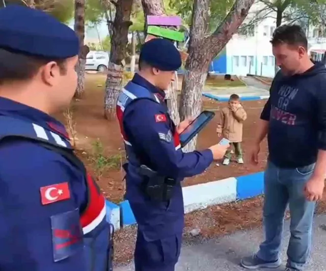 Çanakkale'de okul çevrelerinde huzur için jandarma denetimleri sürüyor