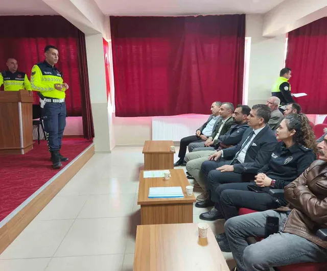 Çemişgezek'te servis güvenliğini artırmaya yönelik şoför ve müdür eğitimi