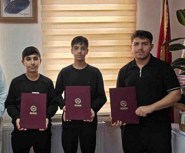 Çermik'te üç öğrenciye hafızlık belgeleri takdim edildi