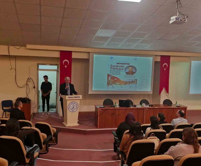 Çivril'de akademik yıl, terörsüz Türkiye vizyonunu tartışan açılış dersiyle başladı