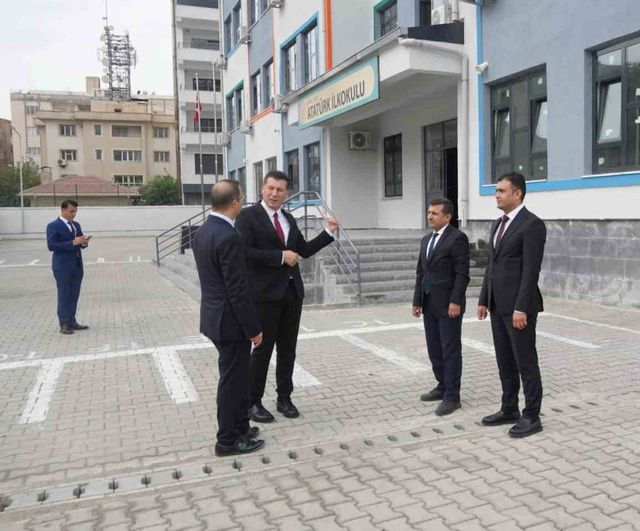 Cizre'de eğitim yatırımlarına yerinde takip: kaymakam Baycar şantiyede inceleme yaptı