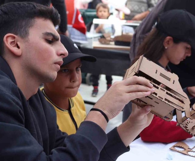 Çocuklar KAAN ve MEMATT'ı maket yaparak tanıdı